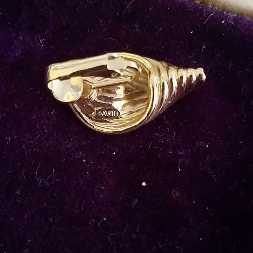 Avon Scalloped Clip On Earrings Goldtone Vintage Style Jewelry